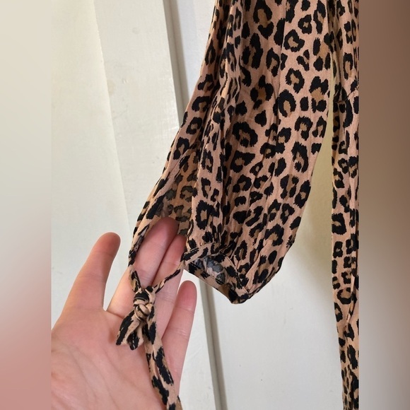 Entro Medium button down blouse leopard print mother of pearl 3/4 sleeves - Picture 10 of 10